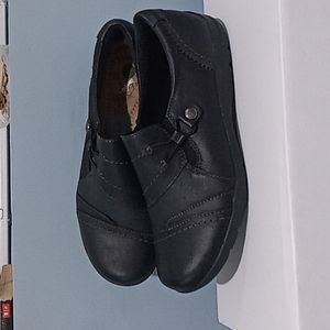 Earth Origins black leather shoes 7